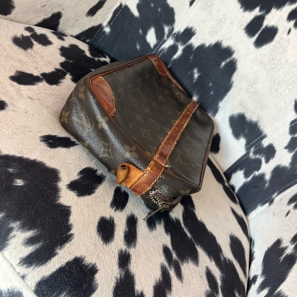 Louis Vuitton Monogram Compiegne 28 Clutch - Picture 9 of 16